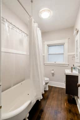 SE 26th 3 (911) - Image 4