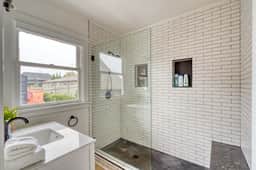 NE 19th (1827 A) - Image 3