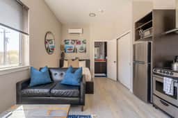 SE 19th [Asylum] 302 (1428)