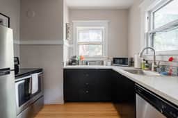 SE 26th 2 (911) - Image 3
