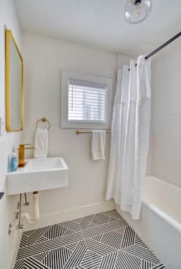 SE Milwaukie 5 (4335) - Image 4