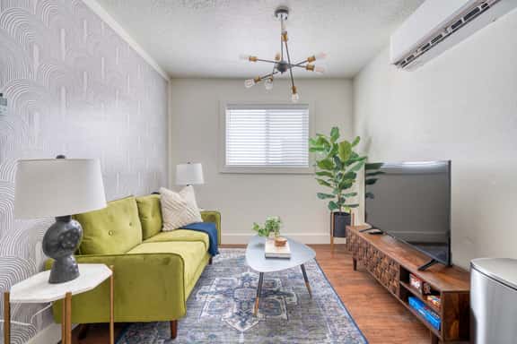 SE Milwaukie 9 (4335) - Image 1