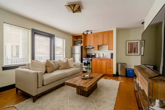 SE 25th [Towers] (1420) - Image 1