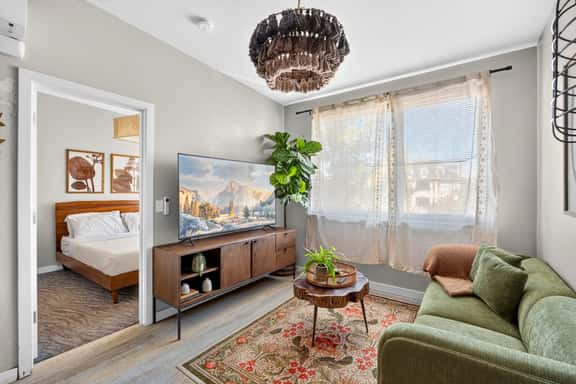 SE 19th [Asylum] 303 (1428) - Image 1