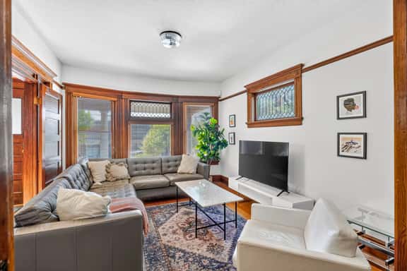 NE 11th (26) - Image 1
