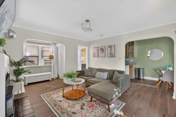 * SE Holgate (2825) * - Image 1