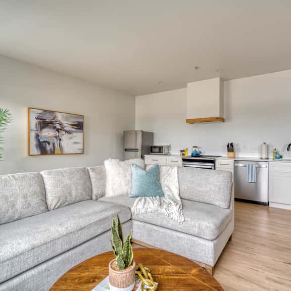 N Vancouver 301 (4980) - Image 1