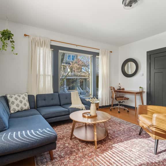 SE 25th [Towers] 1 (1426) - Image 1
