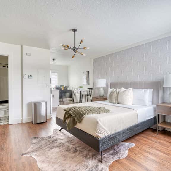 SE Milwaukie 6 (4335) - Image 1