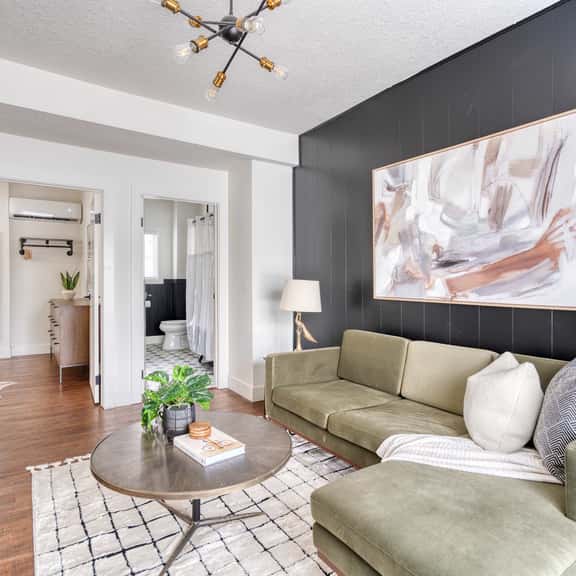 SE Milwaukie 1 (4335) - Image 1