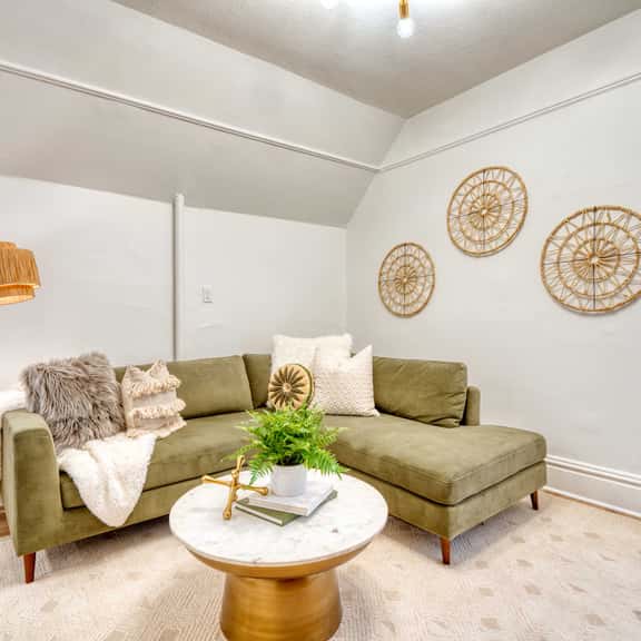SE 12th 3 (1025) - Image 1