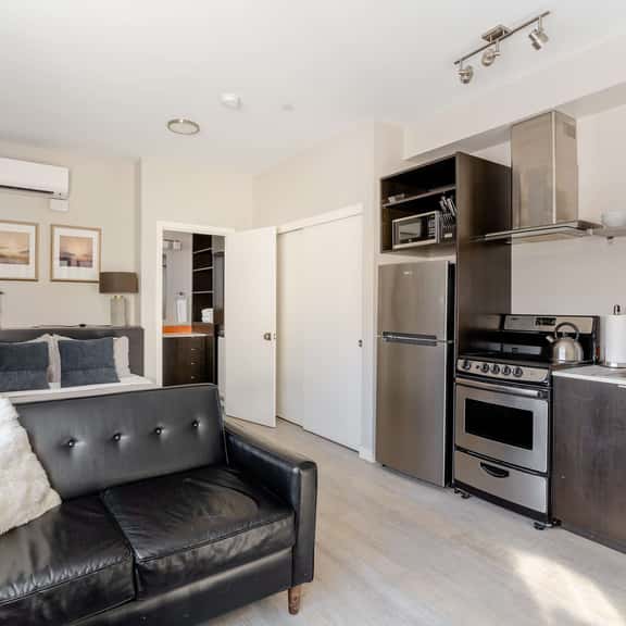 SE 19th [Asylum] 205 (1428) - Image 1