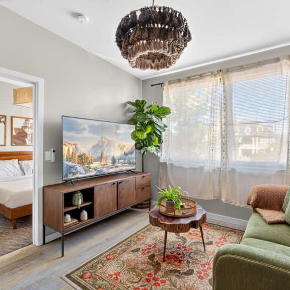 SE 19th [Asylum] 303 (1428) - Image 1