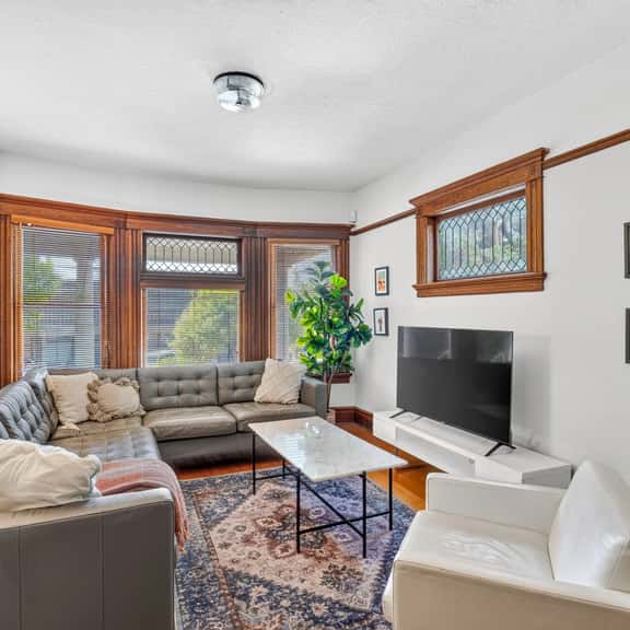 NE 11th (26) - Image 1