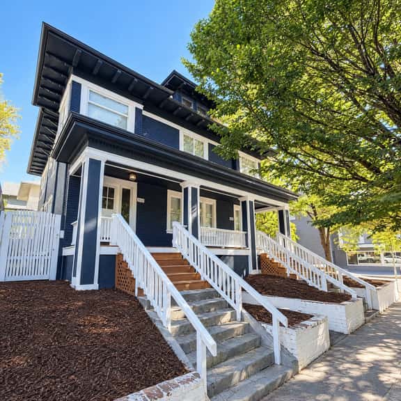 SE 12th (1032) - Image 1