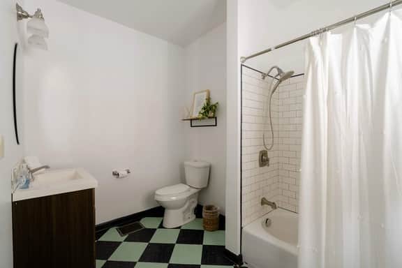 SE 25th [Towers] 2 (1426) - Image 4