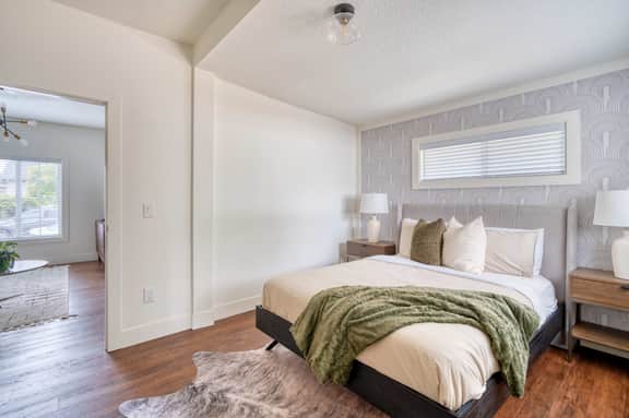 SE Milwaukie 1 (4335) - Image 2