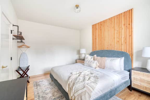 SE Milwaukie 2 (4335) - Image 2