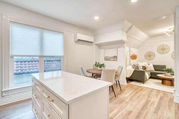 SE 12th 3 (1025) - Image 2