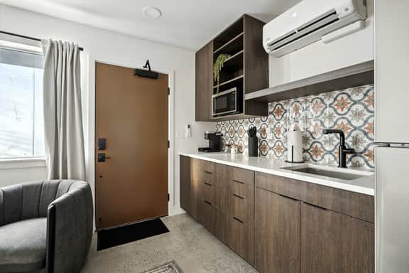 NE 23rd 5 (925)