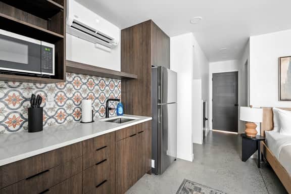 NE 23rd 5 (925) - Image 2