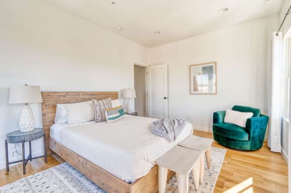 NE 56th (520) - Image 3