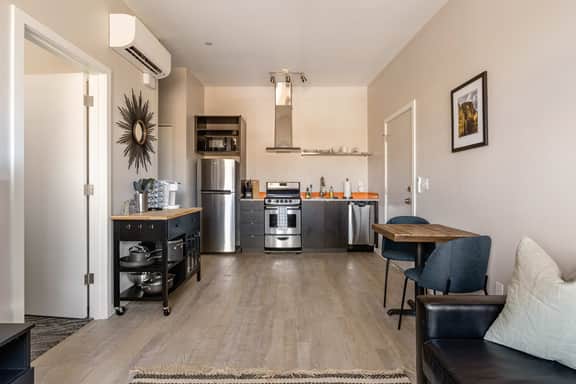 SE 19th [Asylum] 304 (1428) - Image 5