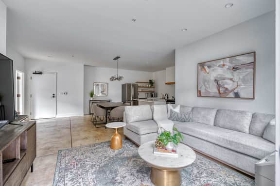 N Vancouver 102 (4980) Small