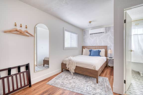 SE Milwaukie 8 (4335) - Image 2
