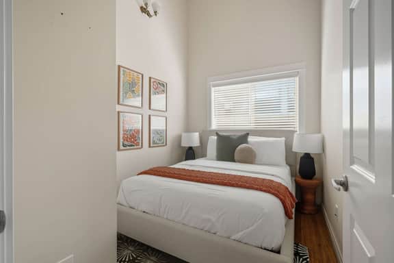NW 19th [NORM] 3 (1415) - Image 2