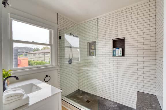 NE 19th (1827 A) - Image 3