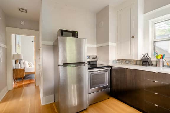 SE 26th 4 (911) - Image 3