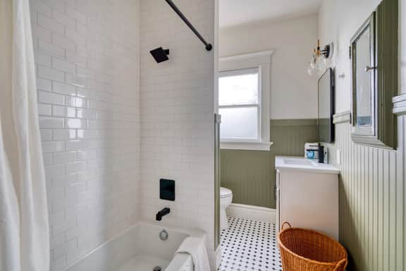 SE 12th (1036) Small - Image 5