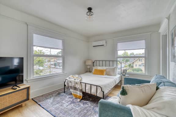 NE 19th (1827 B) - Image 2