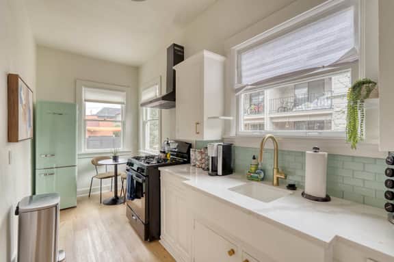 NE 19th (1707) - Image 2