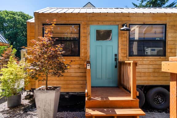 SE 24th Compound (3324)