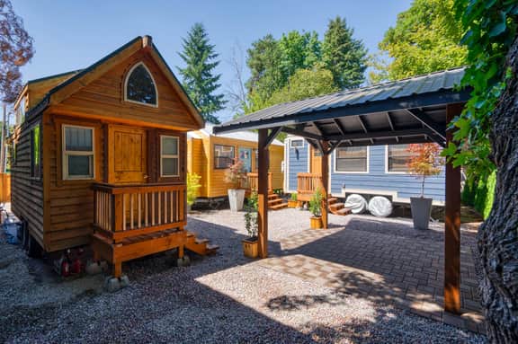 SE 24th Compound (3324)