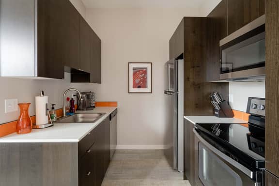 SE 19th [Asylum] 301 (1428) - Image 2