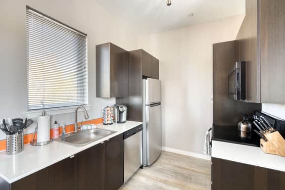 SE 19th [Asylum] 305 (1428) - Image 3