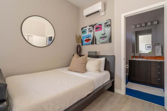 SE 19th [Asylum] 302 (1428) - Image 2