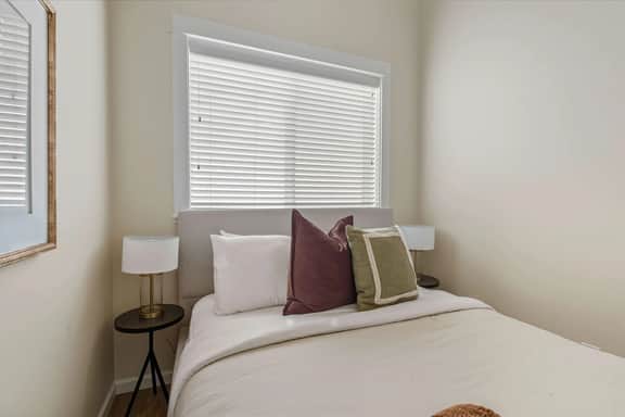 NW 19th [NORM] 8 (1415) - Image 2