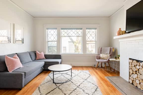 SE 26th 2 (911) - Image 2