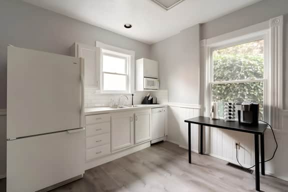 NE 11th (26) - Image 5