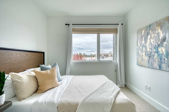 N Vancouver 301 (4980)