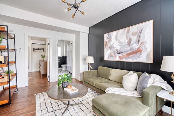 SE Milwaukie 1 (4335) - Image 1