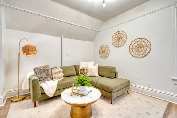 SE 12th 3 (1025) - Image 1