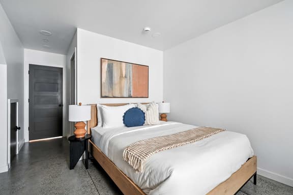 NE 23rd 5 (925) - Image 1