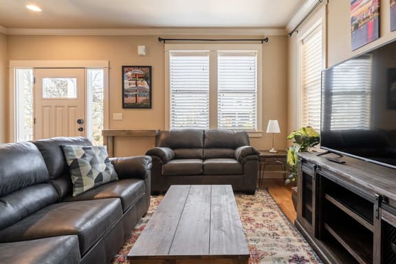 NE Garfield (4622) - Image 1
