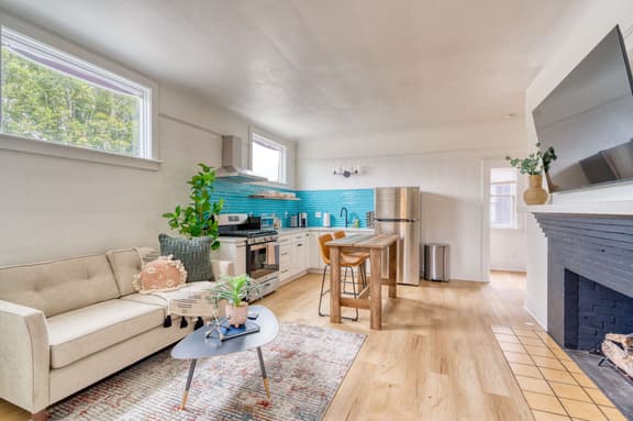NE 19th (1705) - Image 1