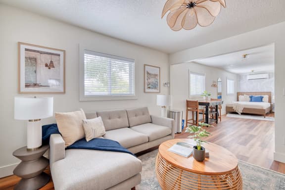 SE Milwaukie 8 (4335) - Image 1